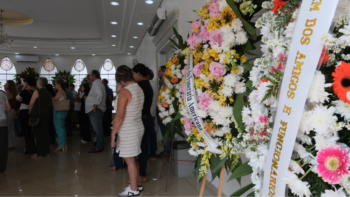 Familiares e amigos se despedem de Dona Joyce, presidente do Grupo Liberal