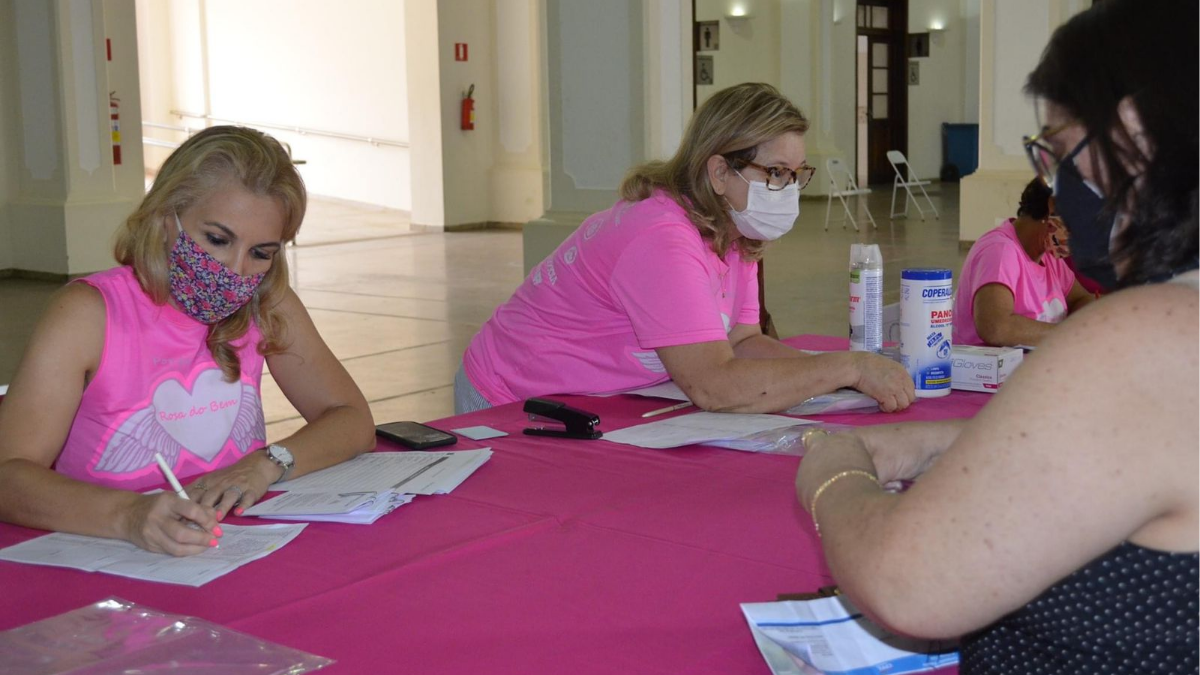 Rosa do Bem realiza agendamento para 600 mamografias neste domingo, em Americana