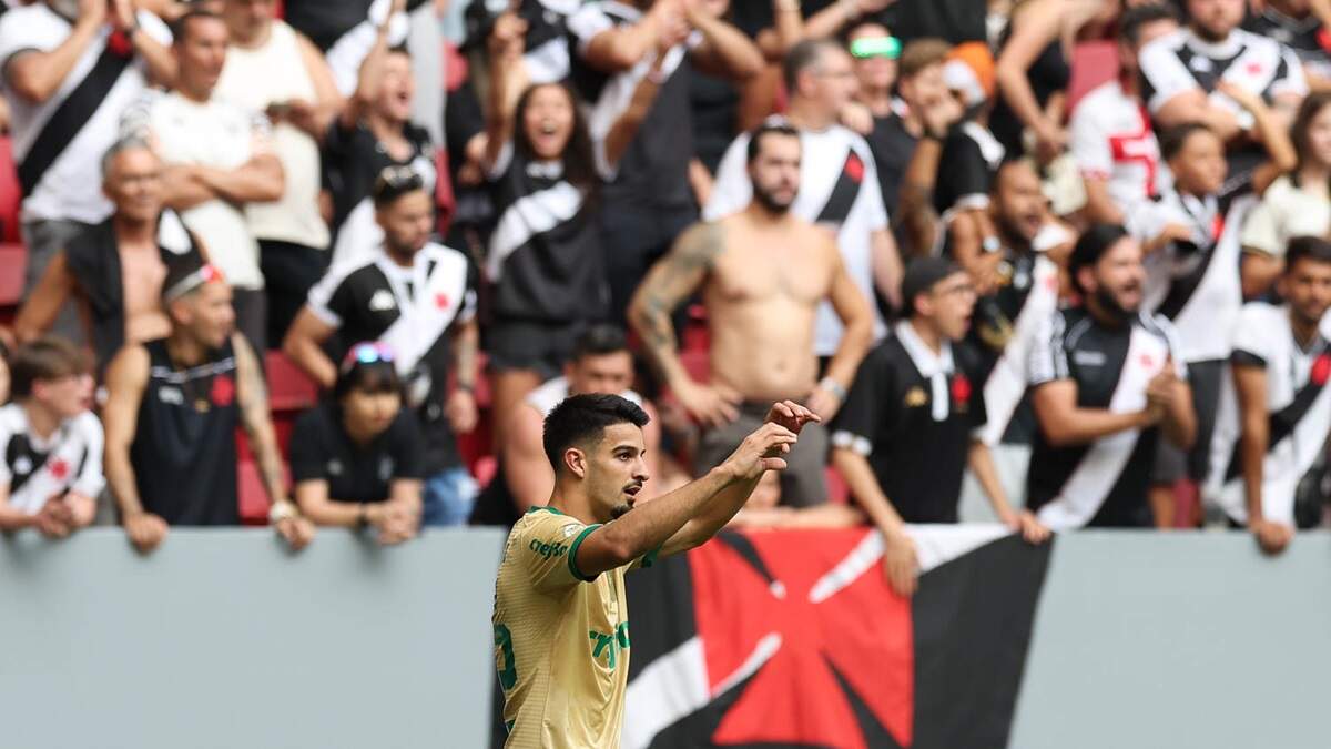 Flaco López decide, Palmeiras vence Vasco em Brasília e mantém perseguição ao Botafogo