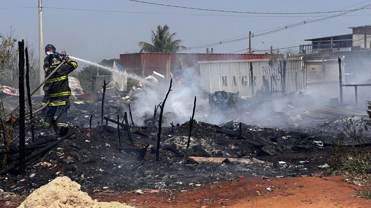 Confusão acaba em incêndio no Jardim dos Lírios, em Americana