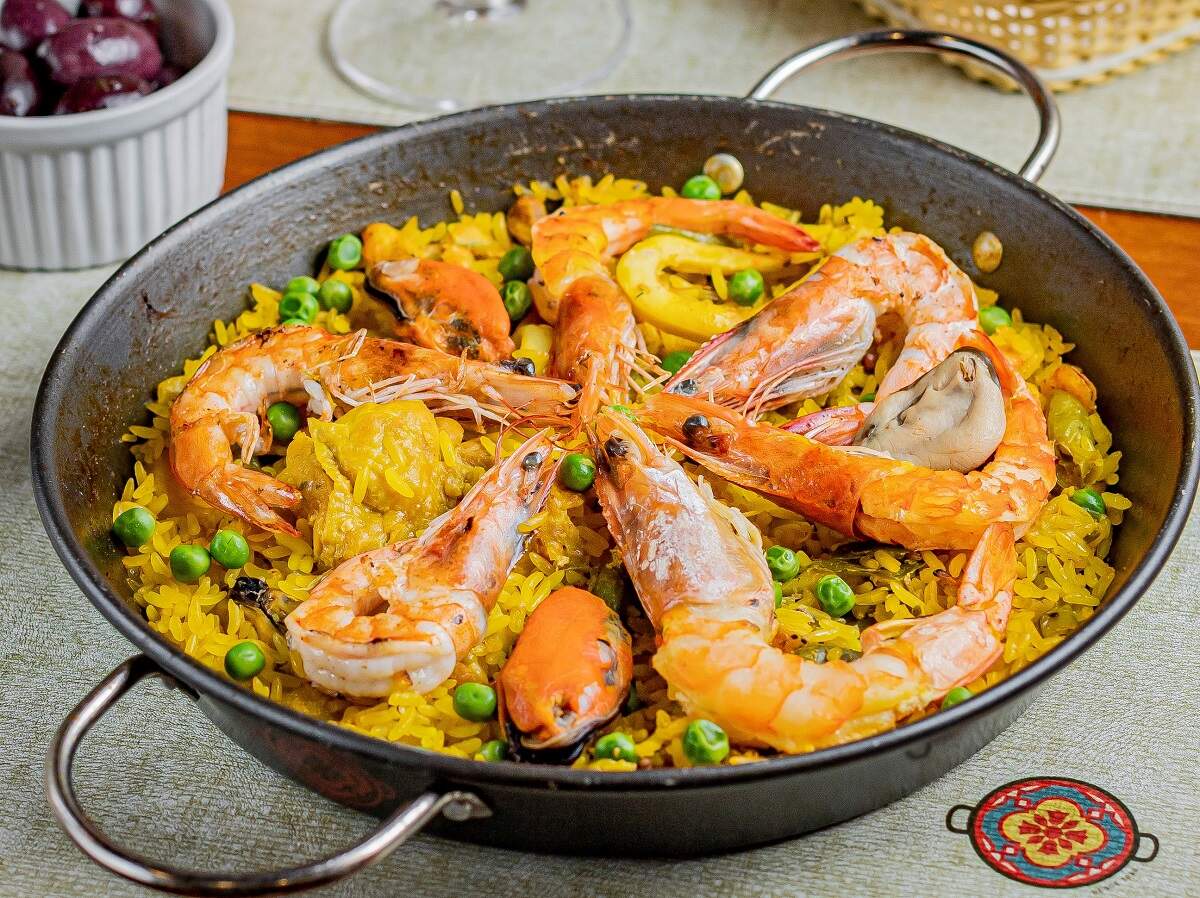 Dia Mundial da Paella: aprenda a preparar o tradicional prato espanhol