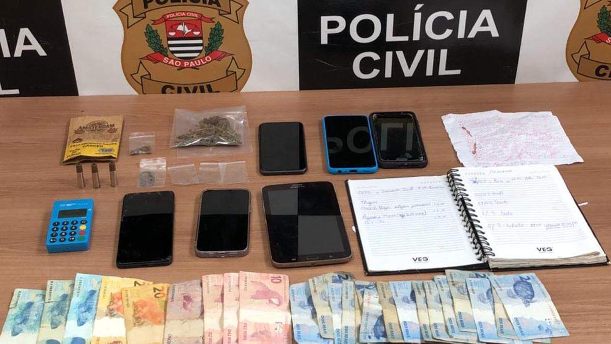 Operação com 80 policiais civis prende dois homens por tráfico de drogas em Americana