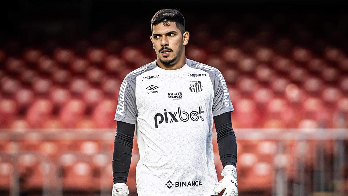 João Paulo treina com bola e fica mais perto de retornar ao Santos após grave lesão