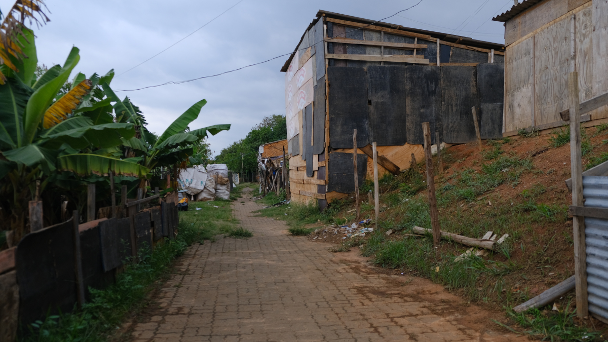 Convênio prevê 300 moradias em dois terrenos e envolve a favela do Zincão, em Americana