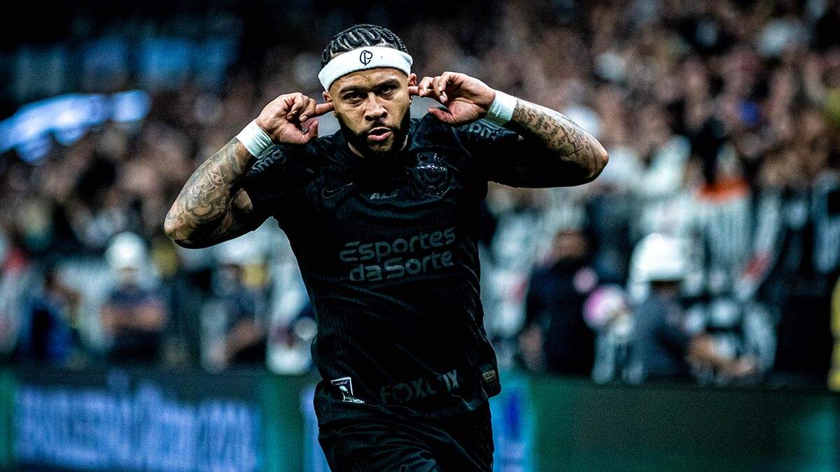 Memphis marca, Corinthians goleia o Athletico-PR e deixa a zona de rebaixamento