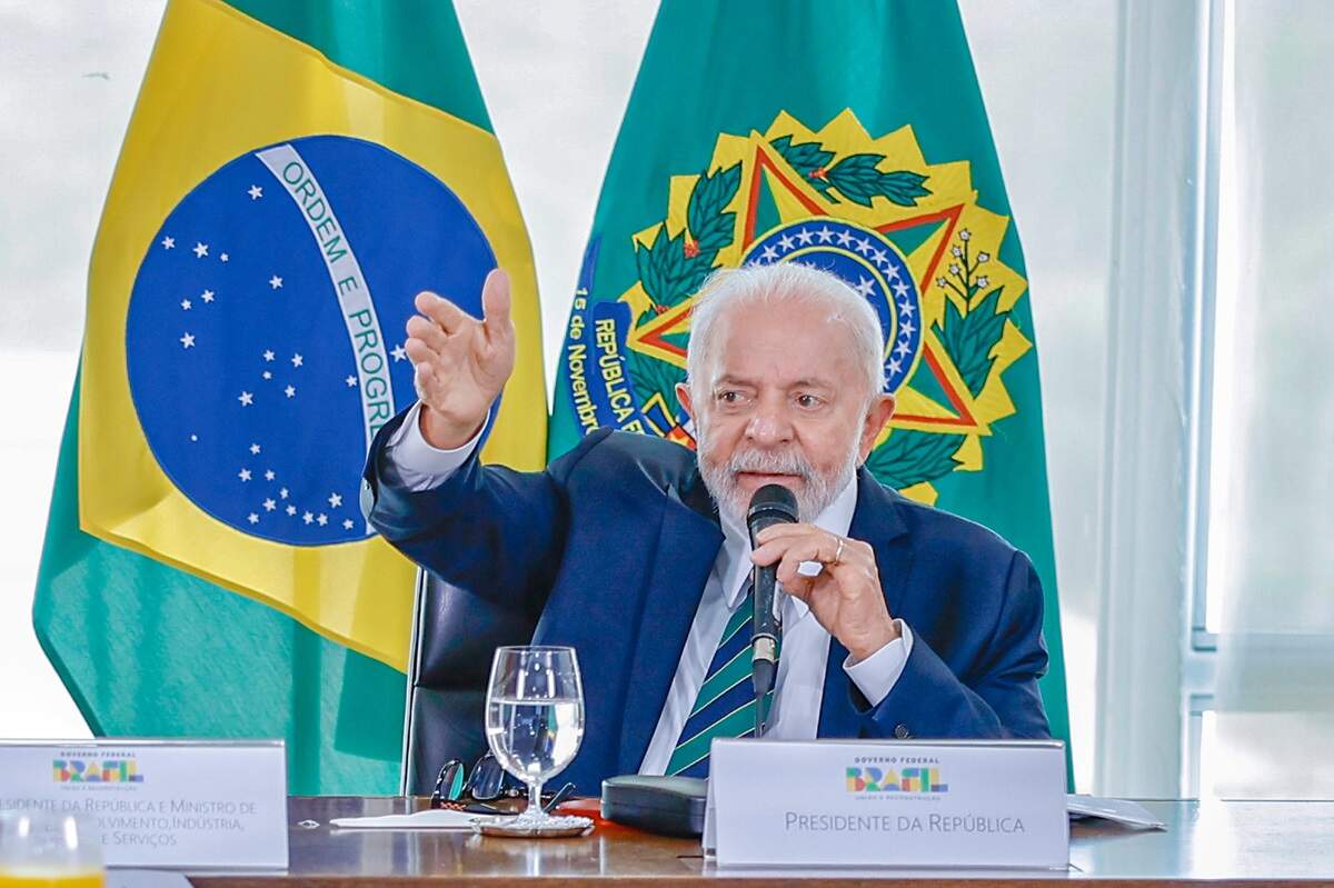 Lula cancela ida ao Brics na Rússia após sofrer acidente doméstico