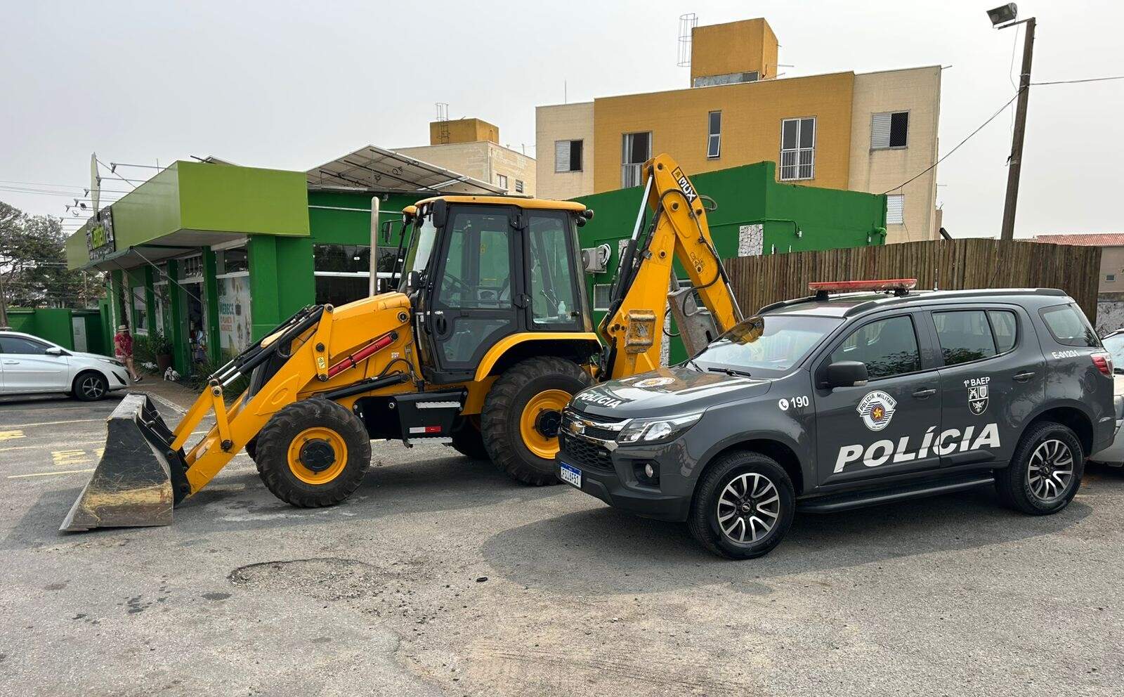 Trio é preso após furtar retroescavadeira avaliada em R$ 500 mil na Rodovia Anhanguera, em Sumaré