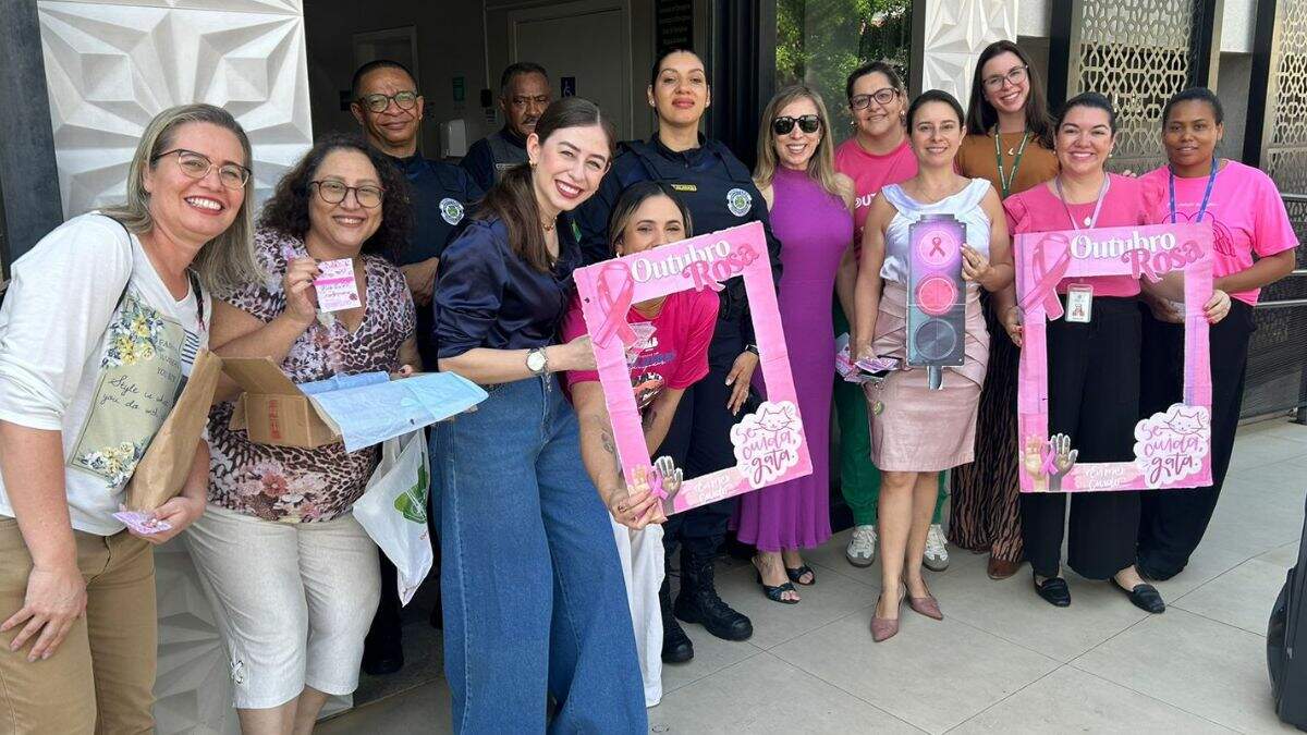 Blitz Educativa para conscientizar sobre câncer de mama é realizada em Santa Bárbara