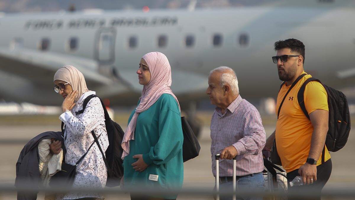 Segundo grupo de brasileiros repatriados do Líbano chega a São Paulo